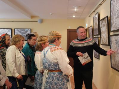В Стрельне открылась выставка Юрия Лисовского