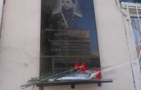 В Казахстане установили мемориальную доску в честь первого коми поэта