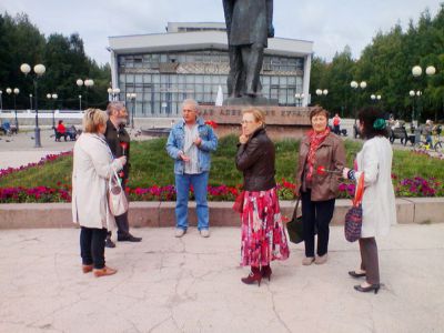 Митинг у памятника И. А. Куратова, посвященный 176-летию со дня рождения поэта. Сыктывкар. Театральная площадь