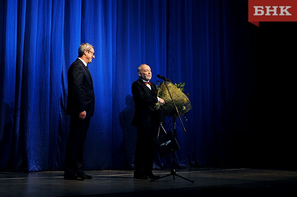 Gaizer-pozdravlyaet-Gerzmana.jpg Gaizer-pozdravlyaet-Gerzmana.jpg