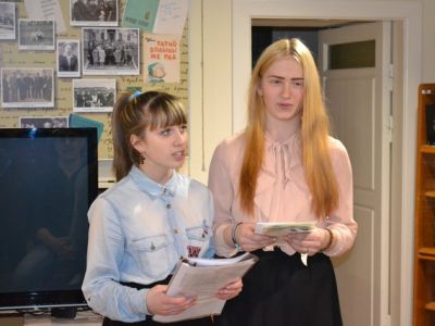 Стихи и песни поэтов молодых и маститых объединили поколения