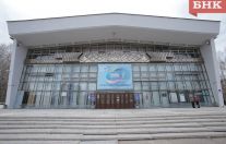 знаменитый фриз с солнцем на здании Театра оперы и балета Коми