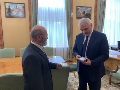 народному писателю РК Алексею Попову